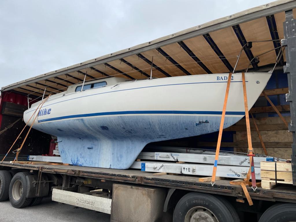 Килевая яхта Альбин вега 27 на подставке из Анапы в Чолпон-Ату